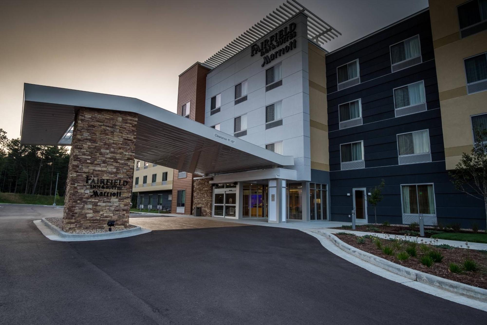Fairfield Inn & Suites By Marriott Wisconsin Dells Lake Delton Exterior photo